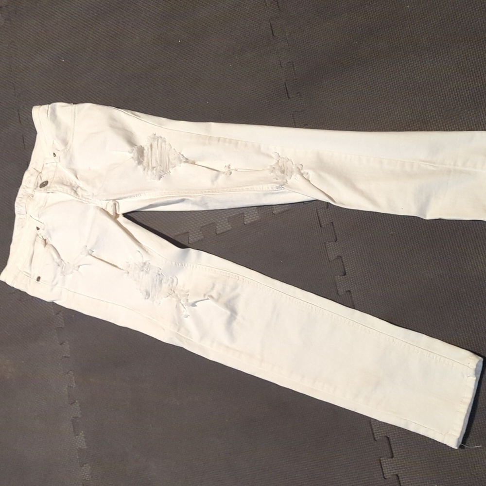 White denim jeans
